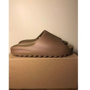 Yeezy slides “ Core size :6 men